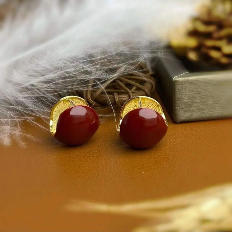 The "Sincere Bean" Earrings Can Be Worn On Both Sides. They Are High-end and Luxurious Stud Earrings with A Stylish Design.