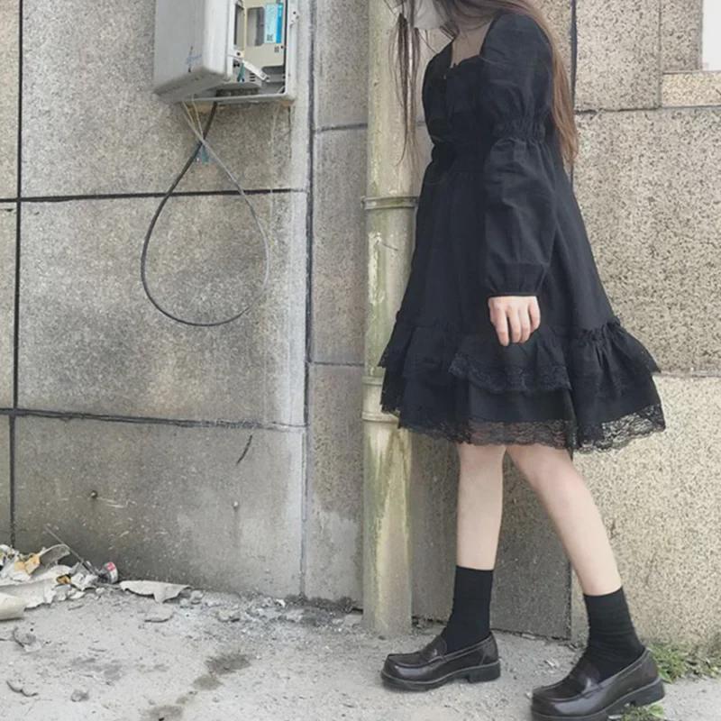 Lolita Schwarzes Spitzenkleid: Neuer Herbststil - Vielseitig, Süß oder Edgy, Kleines Langärmliges Quadratkragen-Design