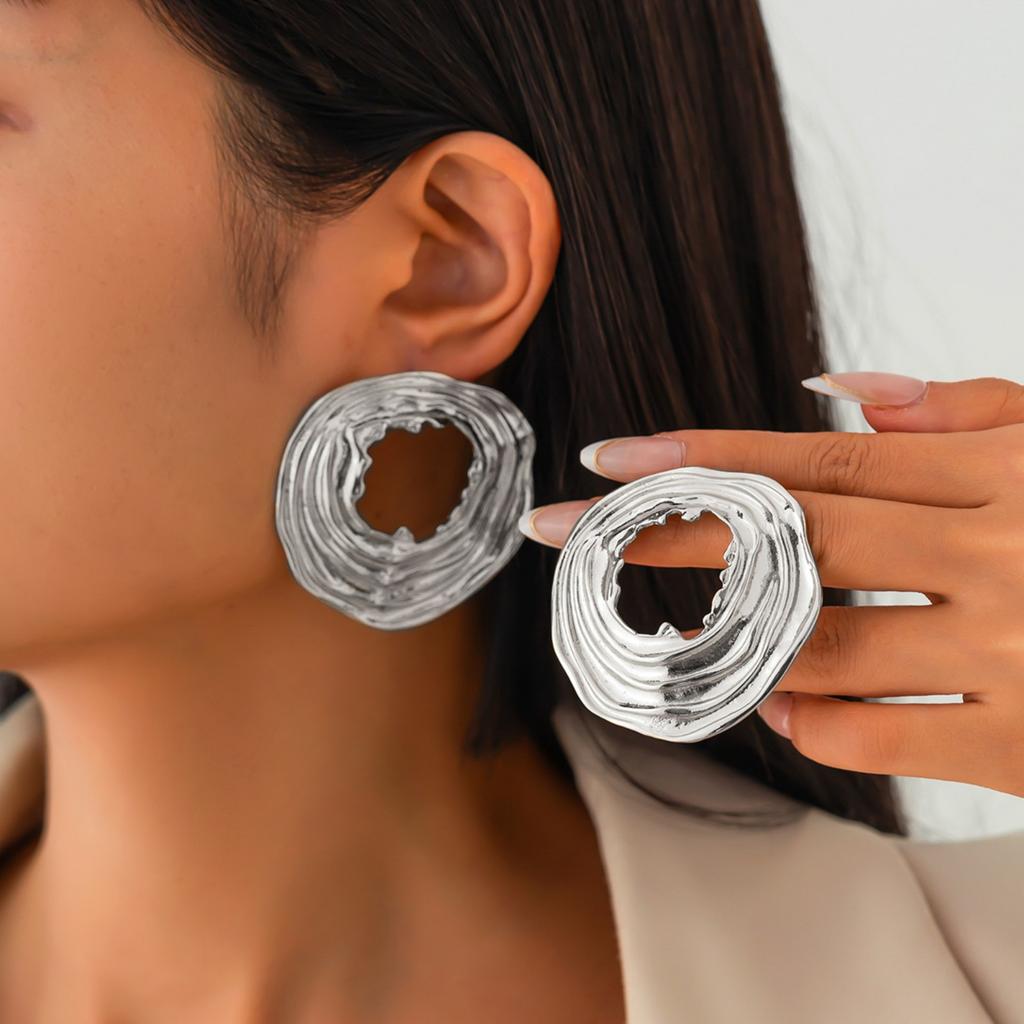 Unique Geometric Alloy Studs Earrings for Women Fashionable and Lightweight Jewelry Accessory for Everyday or Party Wear