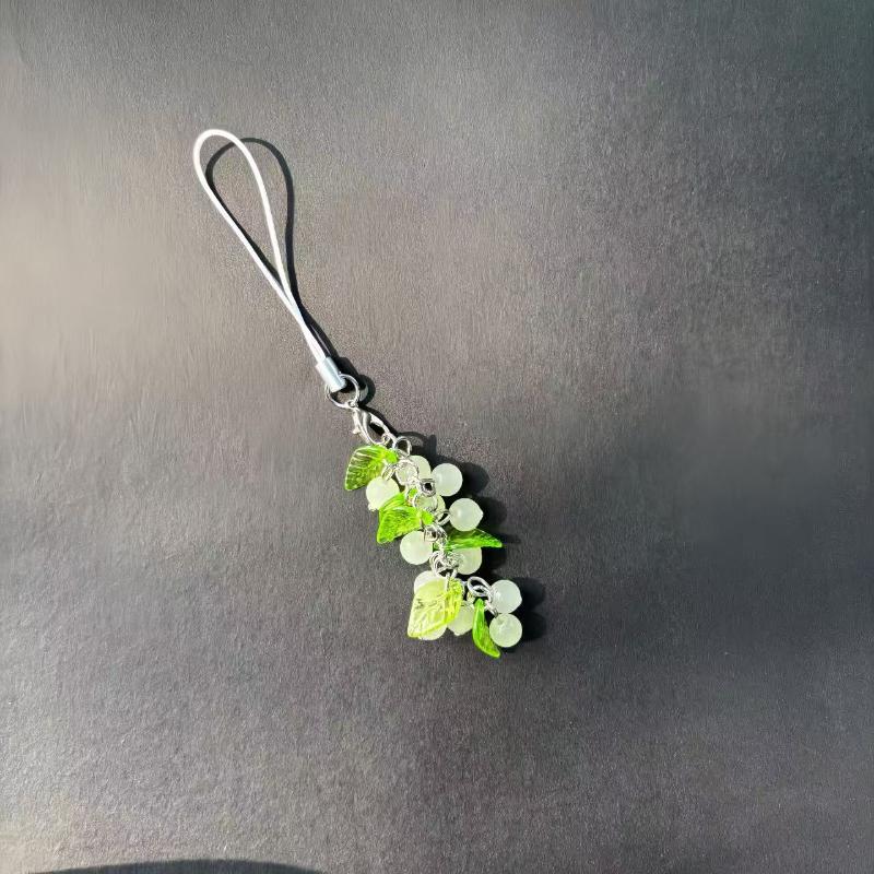 Exquisite Simulated Grape Pendant Gradient Color Grape Keychain Cute Sweet Beaded Bag Car Ornaments For Women Handbag Decor