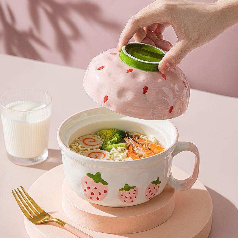 Kawaii Erdbeer-Ramen-Schüssel mit Deckel Keramik Niedlich Obst Suppe Salat Instant-Nudeln Große Schüssel Haushaltsküche Geschirr 700ml