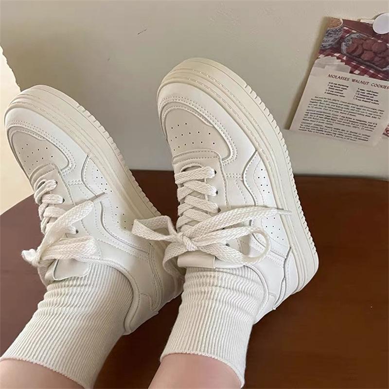 

Дышащая кожаная поверхность супермягкие маленькие белые туфли женские платформа студенческие универсальные нишевый дизайн кеды дышащая высота 40 бежевый