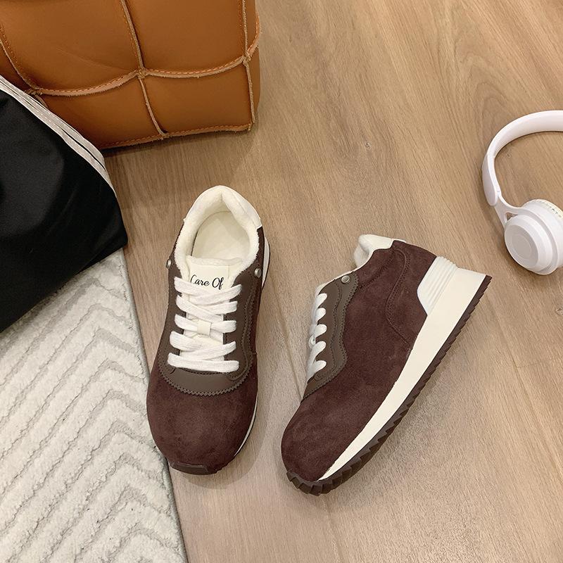 

Кожаные тонкие бархатные спортивные туфли женские 2024 зимние новые бархатные два хлопковые туфли для бега, спорта и отдыха интернет знаменитости женская обувь 40 темно-коричневого