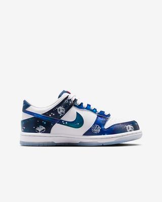 Nike Dunk Low x LEGO® Collection Boty pro větší děti IM1448-100 Velikost 3.5Y-7Y