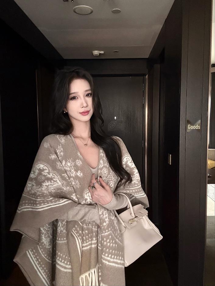 

Пальто-шаль с кисточками из жаккарда с цветочным узором 2025: Толстый теплый французский шарф с дизайном накидки