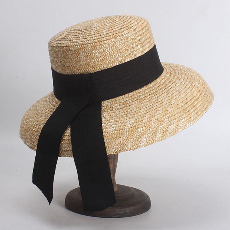 Breitkrempiger Sommer-Sonnenhut für Damen Kentucky Derby Hüte Damen Weizenstrohhut Schwarzes Band Flache Oberseite Handgefertigt Freizeit-Strandhüte