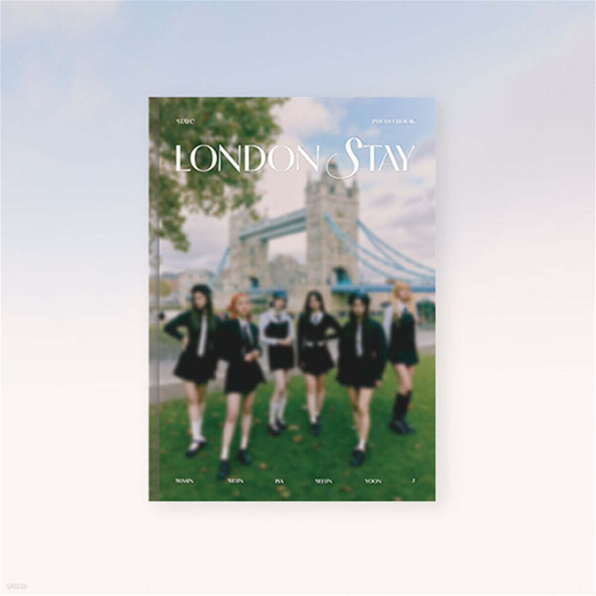 

StayC (STAYC) - 2024 STAYC PHOTOBOOK [LONDON STAY]