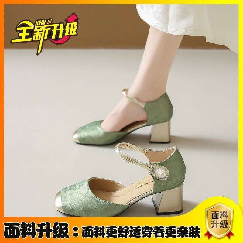 

French temperament sandals women s summer wear 2025 new exquisite high-end sense of national style new Chinese bag head high heels 40