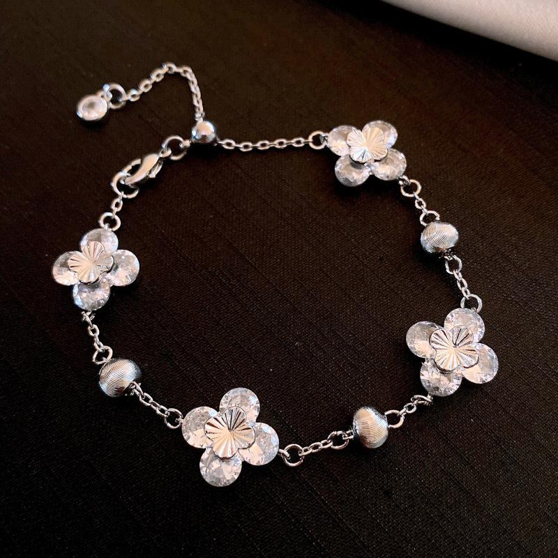 

Korean Zircon Flower Adjustable Bracelet: Elegant, Vintage, Versatile, High-End Hand Jewelry