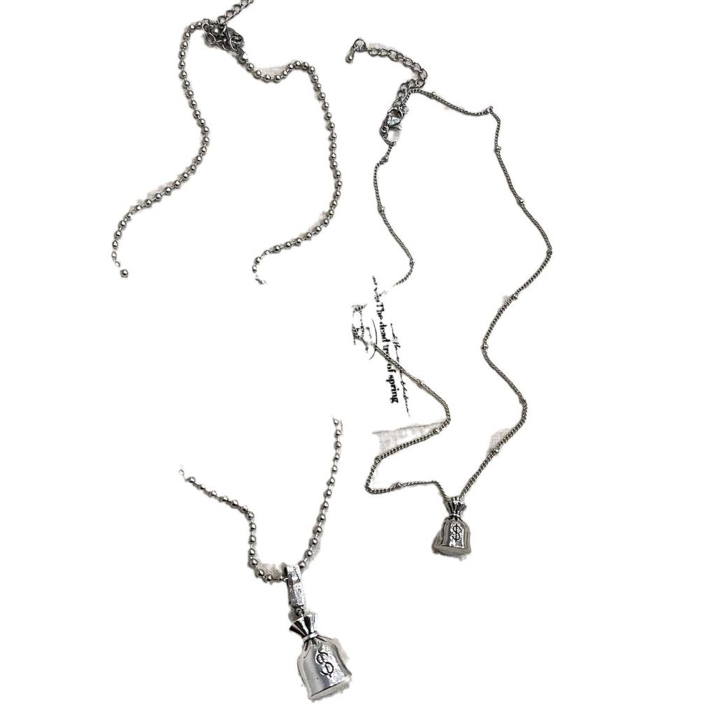 Elegant Silver Pendant Necklace - Luxurious Fall/Winter Fashion