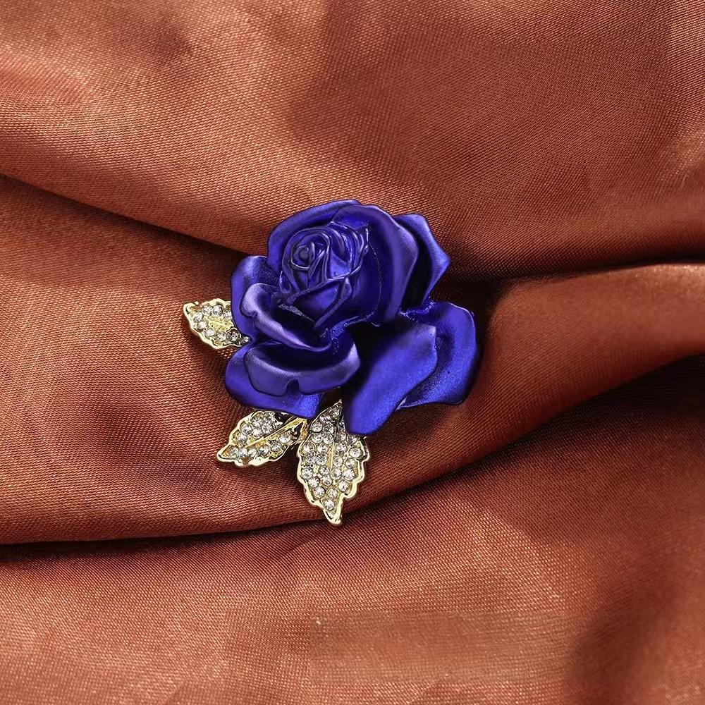 Mote High-end Rød Rose Brosjepinner Utsøkt Design Rhinestone Blomst Klær Brosjer Drakttilbehør Gave til Kvinner Jenter