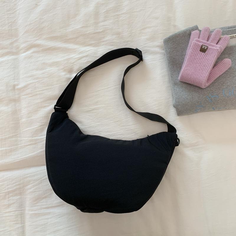 

Casual niche design dumpling bag large capacity lightweight canvas bag women 2025 new simple casual shoulder crossbody чёрный