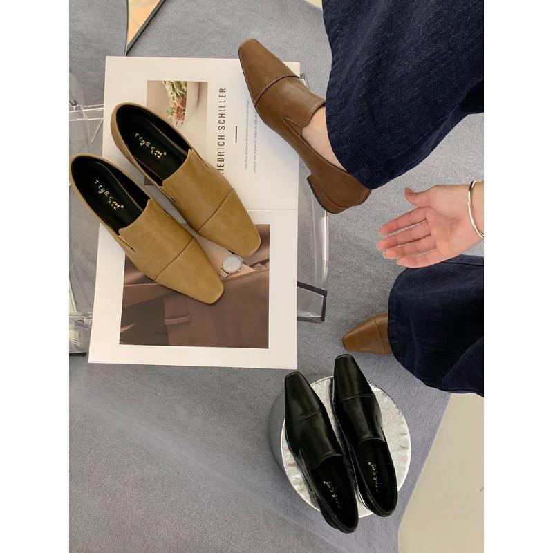 2025 neue minimalistische Loafer mit kalter Windtextur, dicker niedriger Absatz, eckige Spitze, tiefer Ausschnitt, Einzelne Schuhe zum Hineinschlüpfen, kleine Lederschuhe für Damen