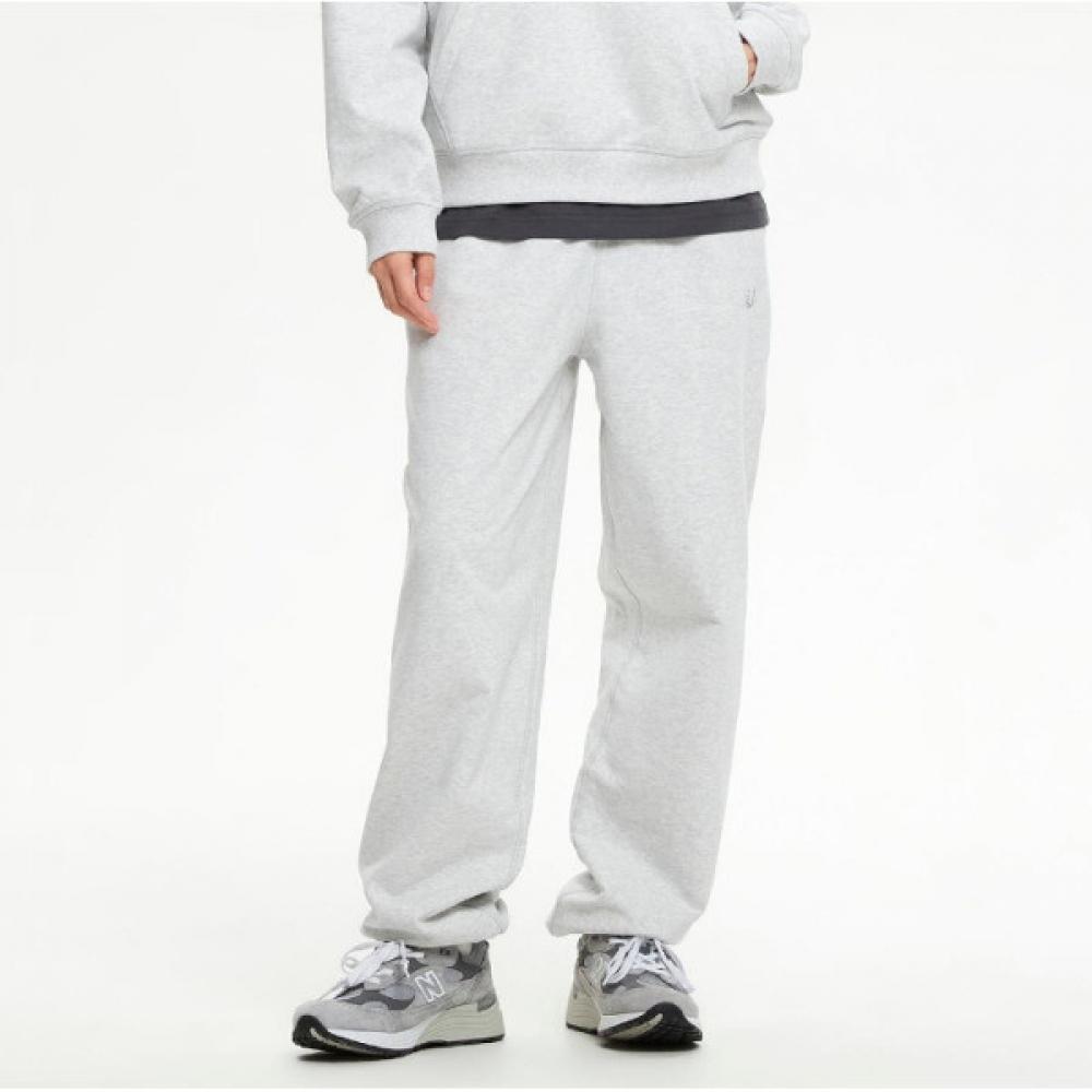 

New Balance Женские брюки-джоггеры S ESSENS B1 Nbmlf1v212 15 19 35 1.NBMLF1V212 15/S