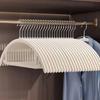 Plüsch Kleiderbügel 50 Stück Halbrund Anti-Schulterknick Kleiderbügel Haushalt Anti-Rutsch Nahtloser Bogen Organizer Speziell