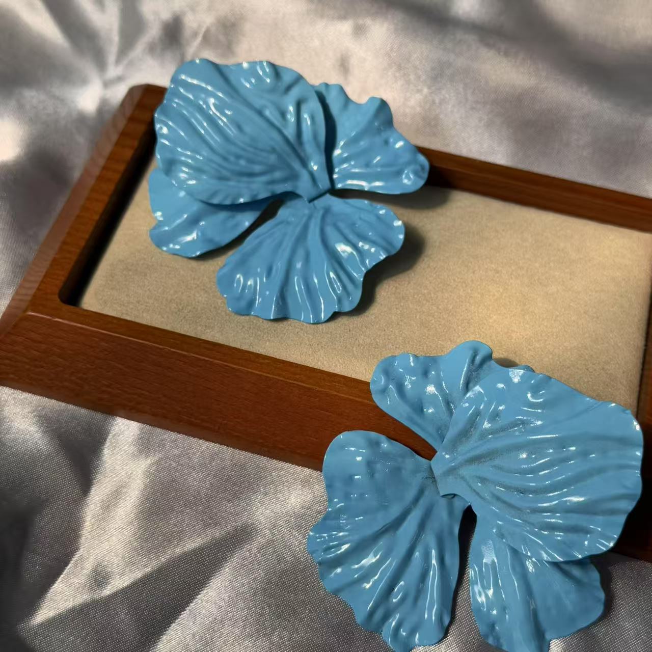 Новый продукт ретро-дизайн трехмерные металлические скользящие серьги легкая роскошь серьги-гвоздики с цветами универсальные трендовые серьги