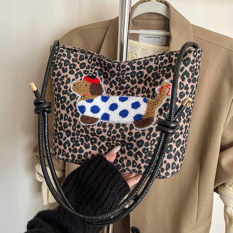 

Суперпопулярная сумка с леопардовым принтом для женщин на осень и зиму, новая универсальная сумка на одно плечо, модная сумка-ведро