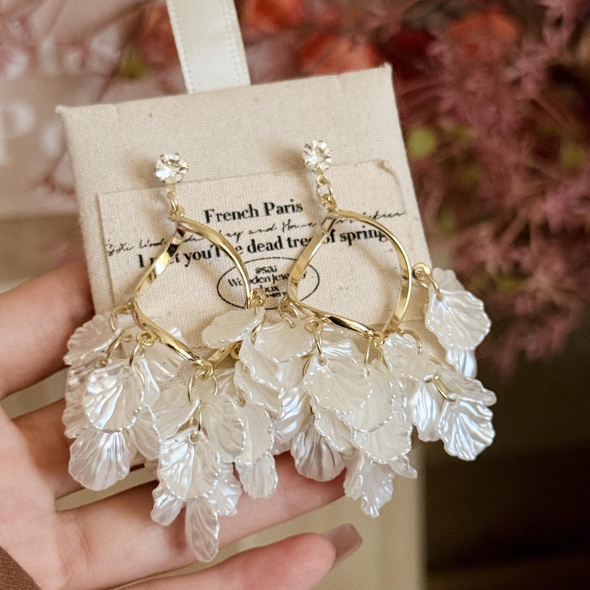 French shell petal fringed earrings light luxury zircon stud earrings women jewelry gift золотой