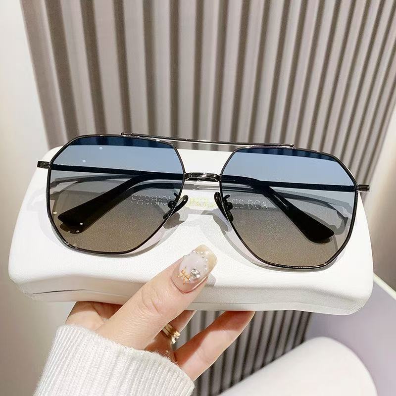 Non-polarized Oversized Vintage Sunglasses Men Women Use Day and Night Shades Eyewear Double Bridge Driving Night Vision Sun Glasses