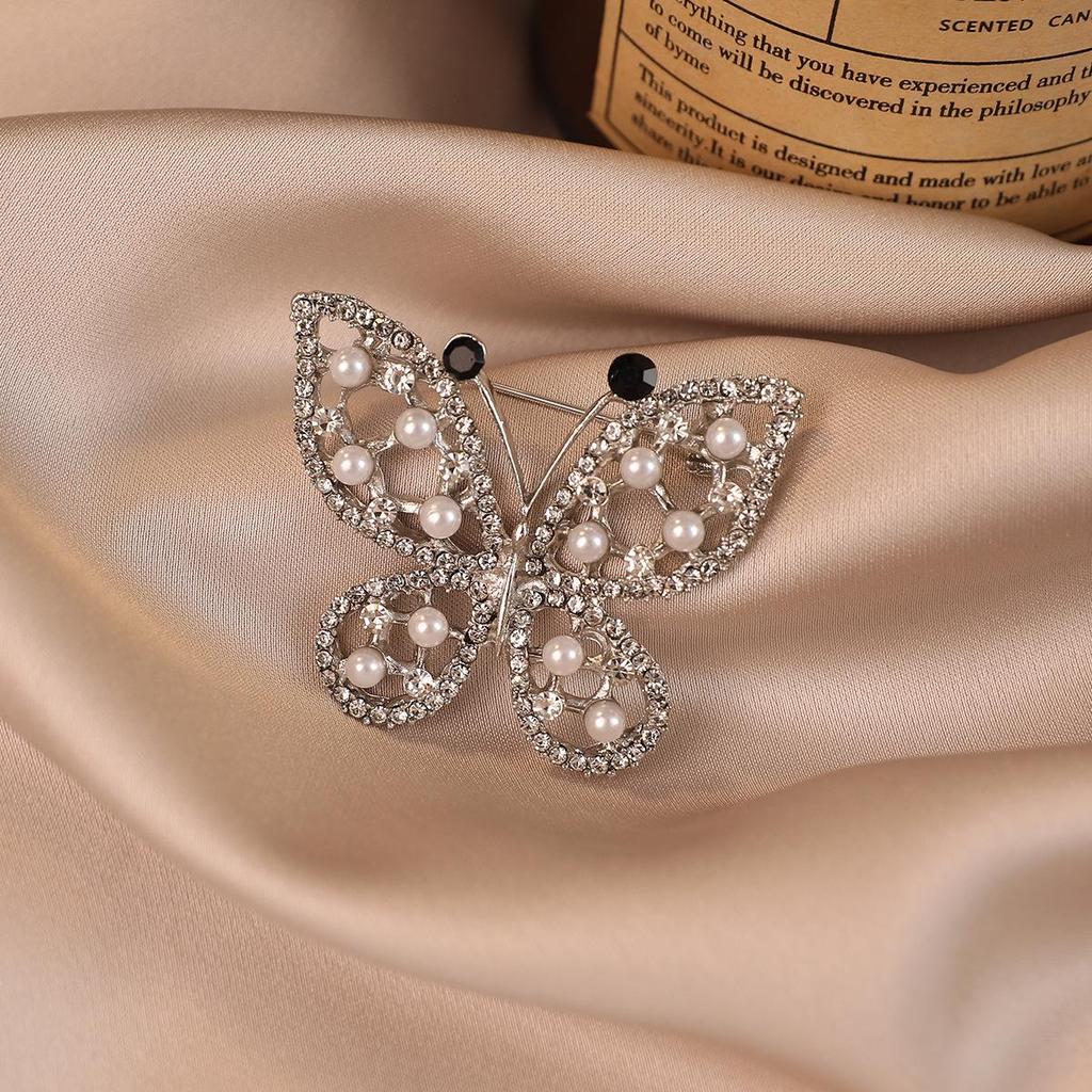 Ruyi Pipa Brooch: Elegant Classic Pearl Pin for Women’s Cheongsam