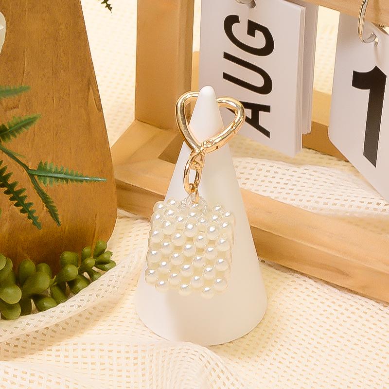 European & American Fashion Freshwater Pearl Irregular Keychain