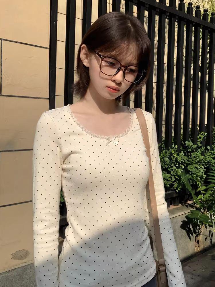 DeRong Women's Slim Fit Polka Dot Lace Bow Long Sleeve T-Shirt, U-Neck Base Layer for Autumn and Winter