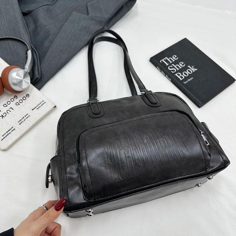 Women's Retro Y2K Underarm Bowling Bag: Large Capacity, Simple, Versatile Shoulder Handbag for Casual Commute.