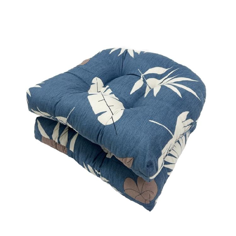 Zwei bequeme Sitzkissen-Designs für Terrassen und Gärten aus pflegeleichten Polyester-Materialien