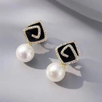 Exquisite Japanese & Korean Luxury Pearl Earrings: Niche Design for 2024 Fashionable Women