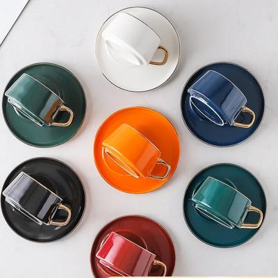 Tazza da caffè familiare in stile europeo, tazza in ceramica con cucchiaino dorato, tazza da caffè squisita, sottobicchiere bianco brillante, forniture per ristorante
