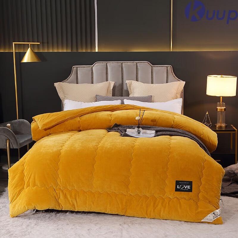 

Woodpecker Milk Velvet Quilt