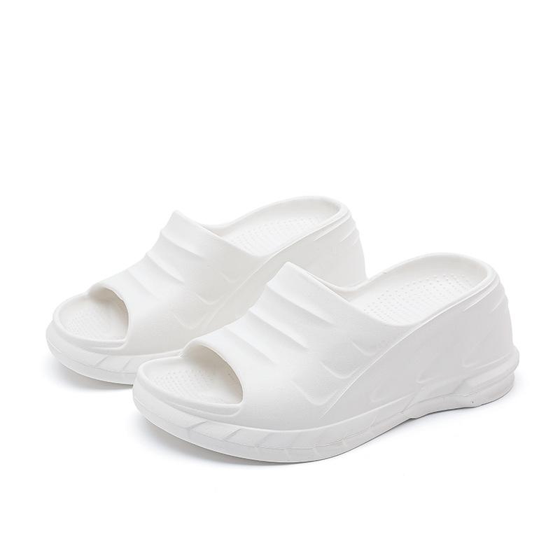 

Трансграничная внешняя торговля. Тапочки на платформе и высоком каблуке. Женская оптовая одежда больших размеров. Летняя обувь. Ощущение, будто наступил на дерьмо. Новая пляжная обувь для отдыха на море. 36