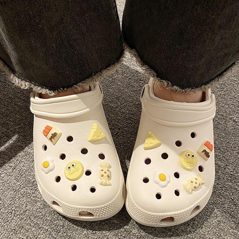 Summer 2025 Women's Trendy Breathable Hole Sandals: Cute, Non-slip, Thick Sole Couple Beach Shoes