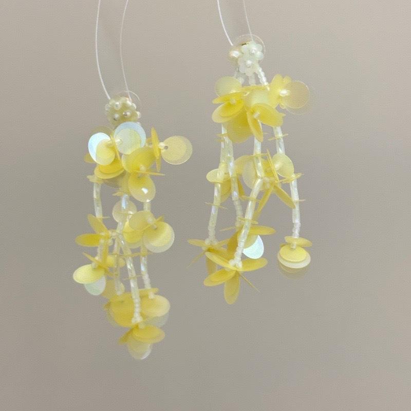Small fresh yellow mesh flower earrings summer sweet light luxury stud earrings vacation style high-end earrings
