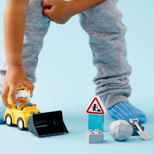 LEGO Duplo Trator de Esteiras 10930, um presente de blocos de construção para crianças pequenas e bebês, perfeito para construir uma cidade, para meninos e meninas a partir de 2 anos.