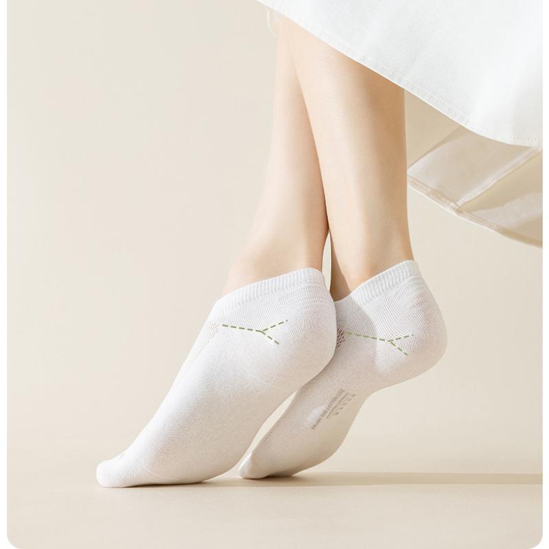 4 Pairs Women's Spring Summer Thin Cotton Socks Breathable Mesh Cotton Ankle Socks Odorless Anti-slip Invisible for Women