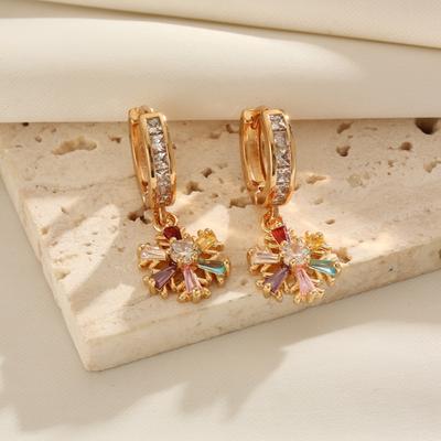 1 Paar Modische Bunte Schneeflocke Zirkonia Hängeohrringe für Damen Goldene Ohrring-Schmuck Hochzeitsfeier-Accessoires