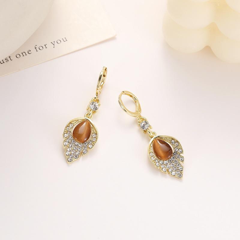

Water drop opal ear buckle earrings fashion light luxury style leaf diamond earrings sweet temperament spring earrings