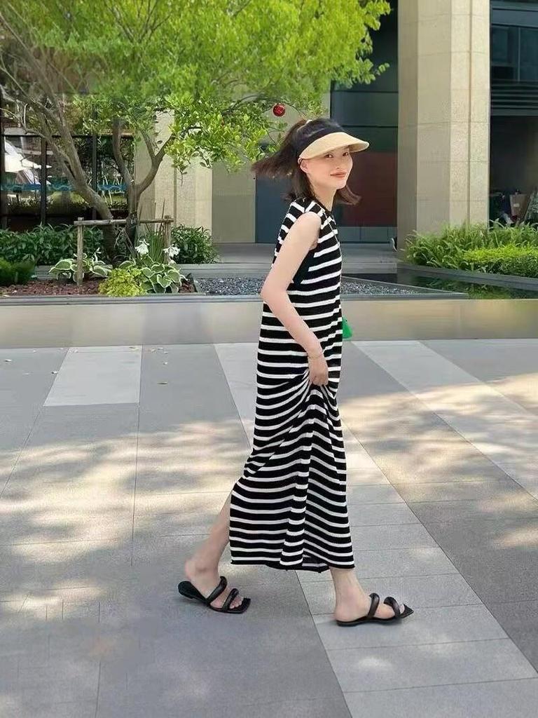 Women's Sleeveless Striped Knit Dress - Loose Long Slit Style, Round Neck, Slimming and Versatile, 2026 Summer New Arrival.