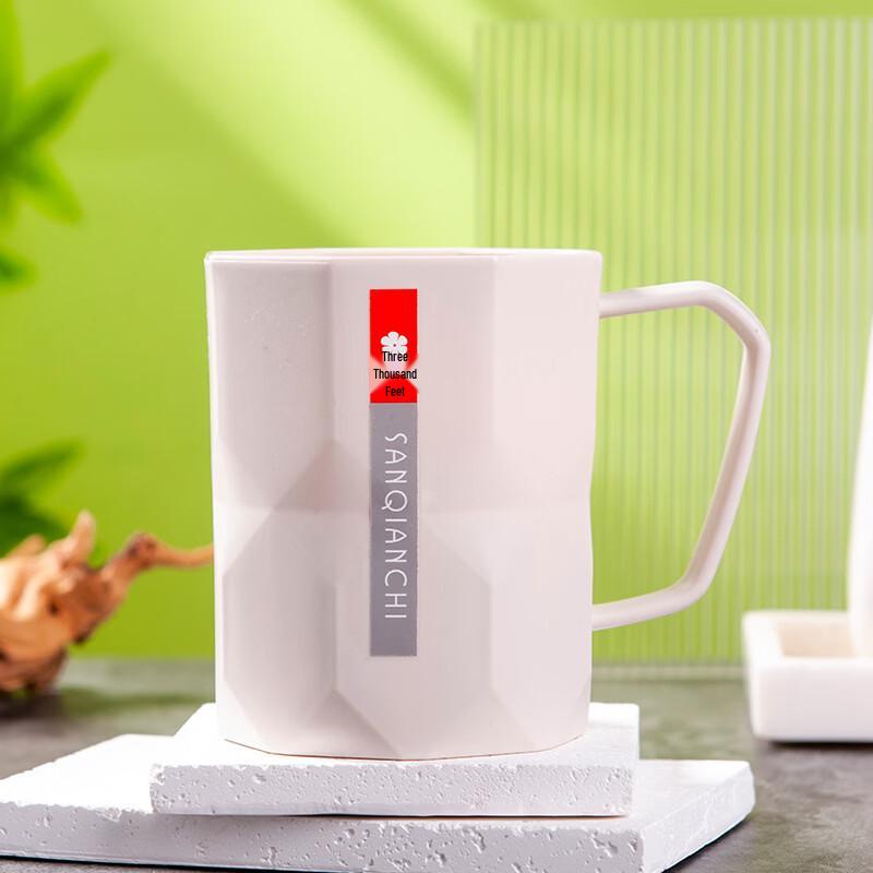 

YIXI Simple Plastic Toothbrush & Rinse Cup