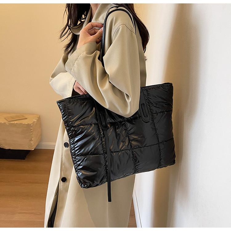 IELGY All-Match Fashion Large-Capacity One-Shoulder Casual Commuter Tote Bag