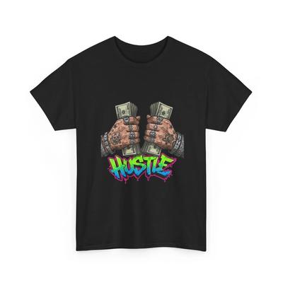 Tätowierte Hände halten Bargeld Hustle T-Shirt | Streetwear Geld Grafik T-Shirt Baumwolle