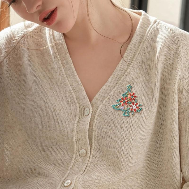 Stylish Festive Tree Jewelry Pin Sturdy Alloy Design Secure Clasp Brooch Perfect For Holiday Outfits And Gatherings