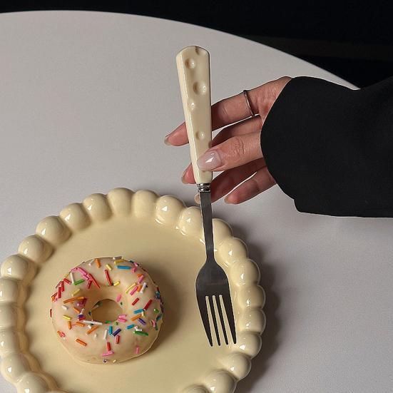 Western Food Tableware Stainless Steel Cut Cheese Hole Embossed Handle Steak Pasta Soup Dessert Knife Fork Spoon Dining Table Cutlery