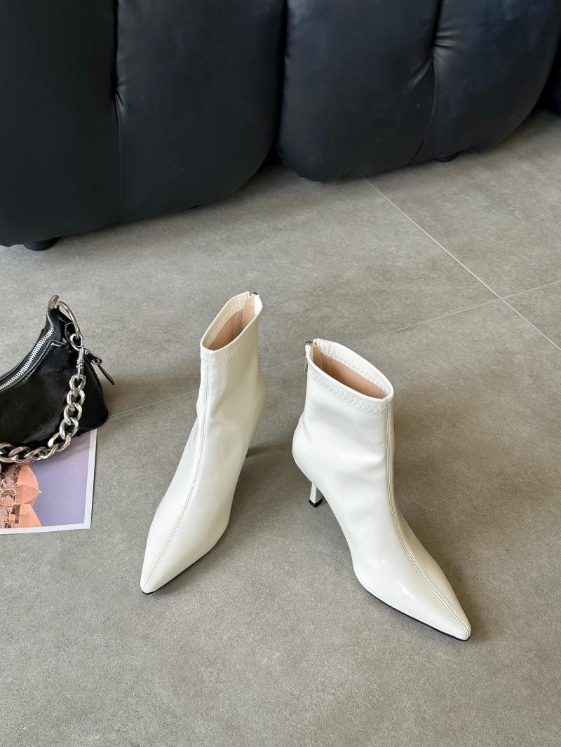 

2025 new fashion pointed short boots women s autumn and winter new with skirt thin boots niche high heels short boots 40 білий