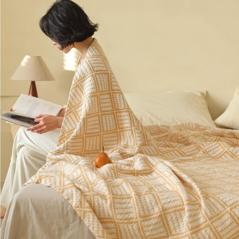 New Three-layer Gauze Towel Blanket Spring and Summer Lunch Blanket Office Air Conditioning Blanket.
