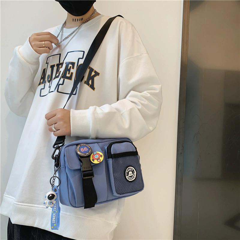 Unisex Plain Color Crossbody Bag, Casual Zipper Shoulder Bag with Astronaut Charm & Random Badge, Versatile Daily Messenger Bag