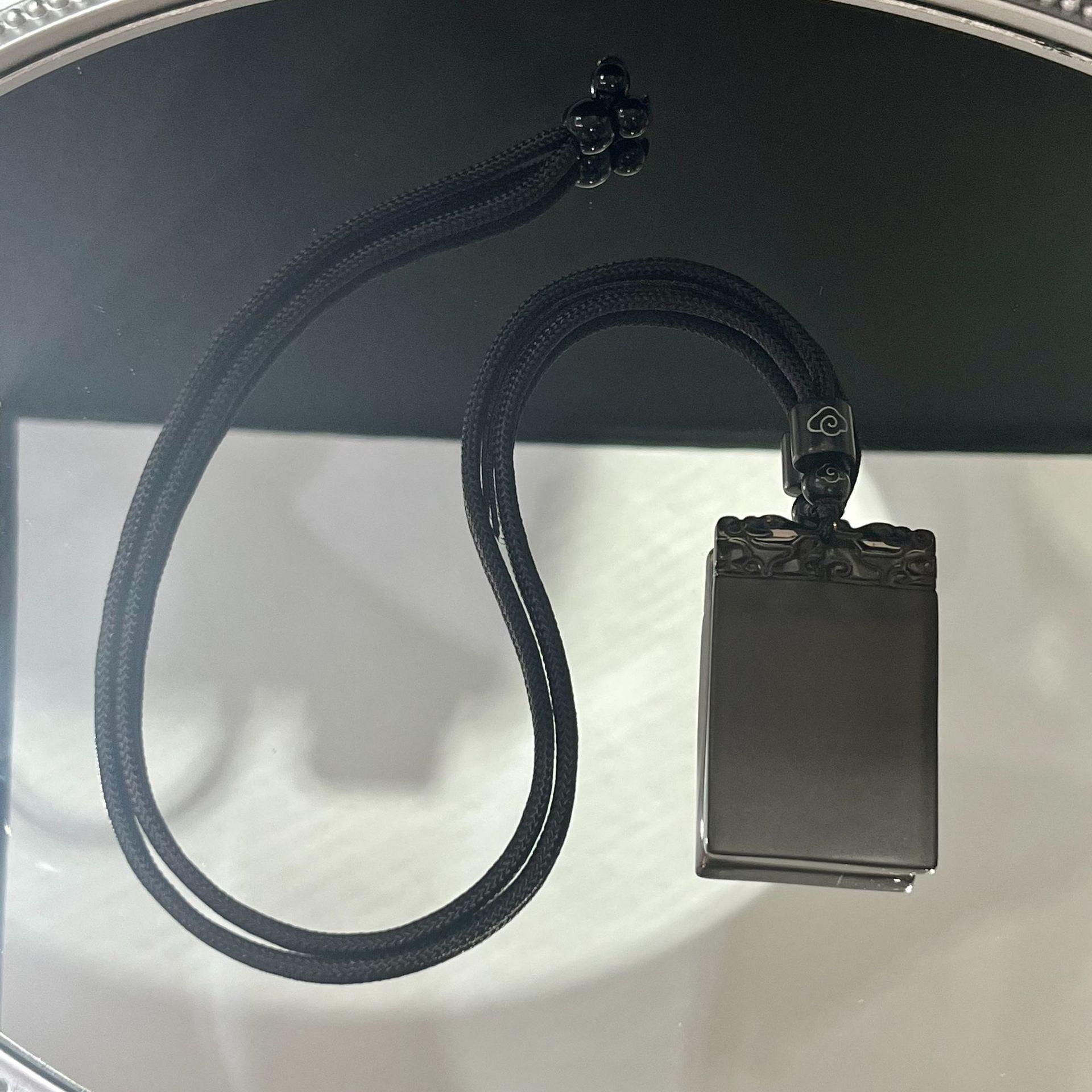 

Амулет-подвеска из натурального обсидиана: Безопасное хрустальное ожерелье для мужчин и женщин Cloud Pattern Pendant Rope