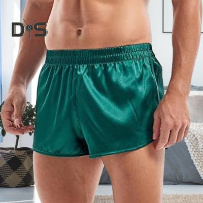 Herrshorts Elastisk midja Mellanhög midja Mångsidiga sportshorts Sexiga sidoslitsar Enfärgade glänsande satinliknande shorts Vardagskläder