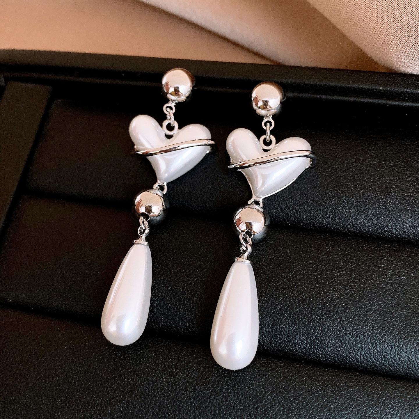 

European and American retro love water drop fringed pearl earrings stud earrings women